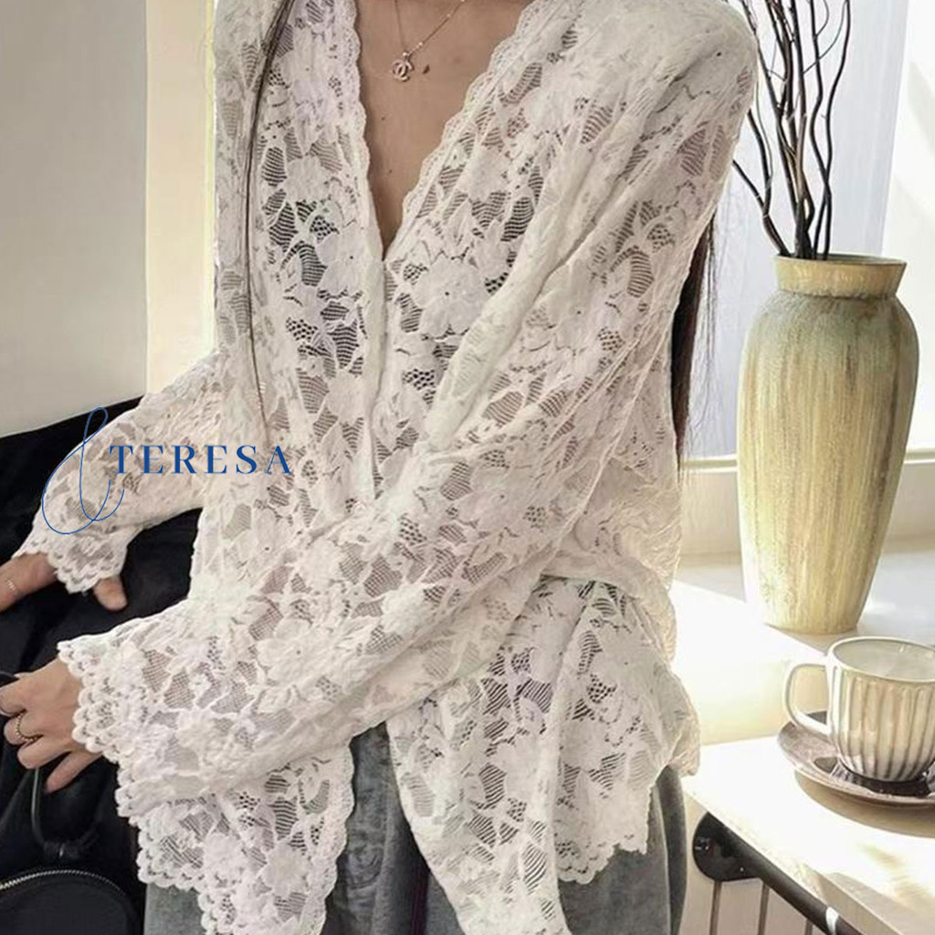 เสื้อเชิ้ตสีดำคอวีลูกไม้ คอวีสวยหรูเหมาะกับฤดูร้อน