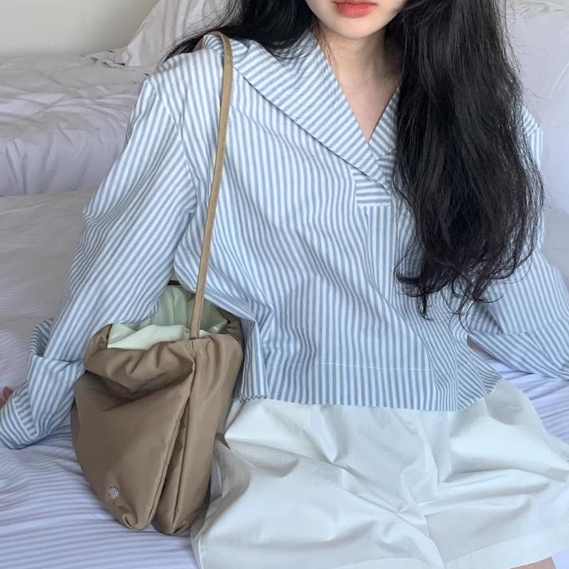 KOKO#เสื้อเชิ้ตคอปกสีกรมท่าแขนยาวลายทาง สไตล์วิทยาลัย คอวี เสื้อครอปทรงหลวม #w519 - รูปที่ 3