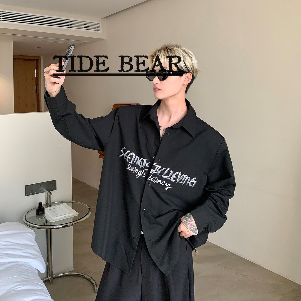 Tide BEAR เสื้อเชิ้ตผู้ชายสีทึบพิมพ์ญี่ปุ่นลําลองหลวมด้านบน
