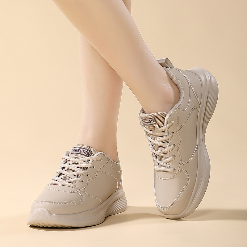 2024 รองเท้าผู้หญิงสไตล์ใหม่รองเท้าผ้าใบวิ่งสีดําหนังกันน้ํา All-Match Soft-Soled Sne