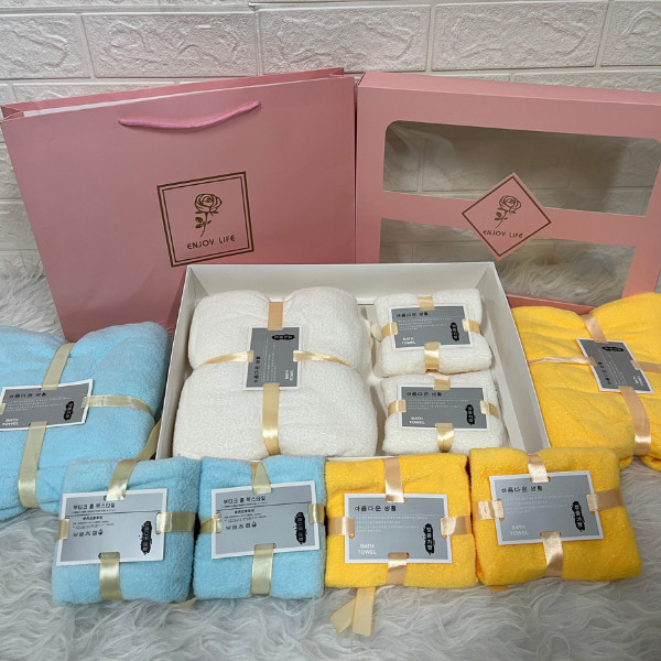 🍉Gina.shop🍉 ผ้าขนหนู ชุดเซทพร้อมถุงหูหิ้ว มีผ้าขนหนู3ผืน เซตของขวัญ กล่องสีชมพู