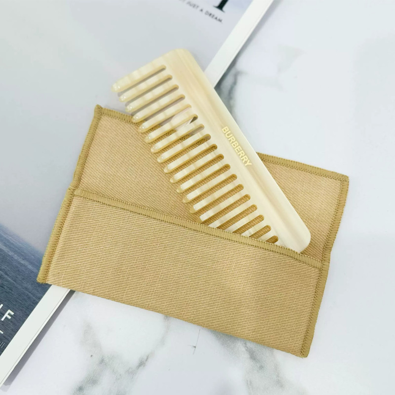 ️ เคาน์เตอร์หายากมากกับ BURBERRY BURBERRY Horn Comb+Storage Bag *