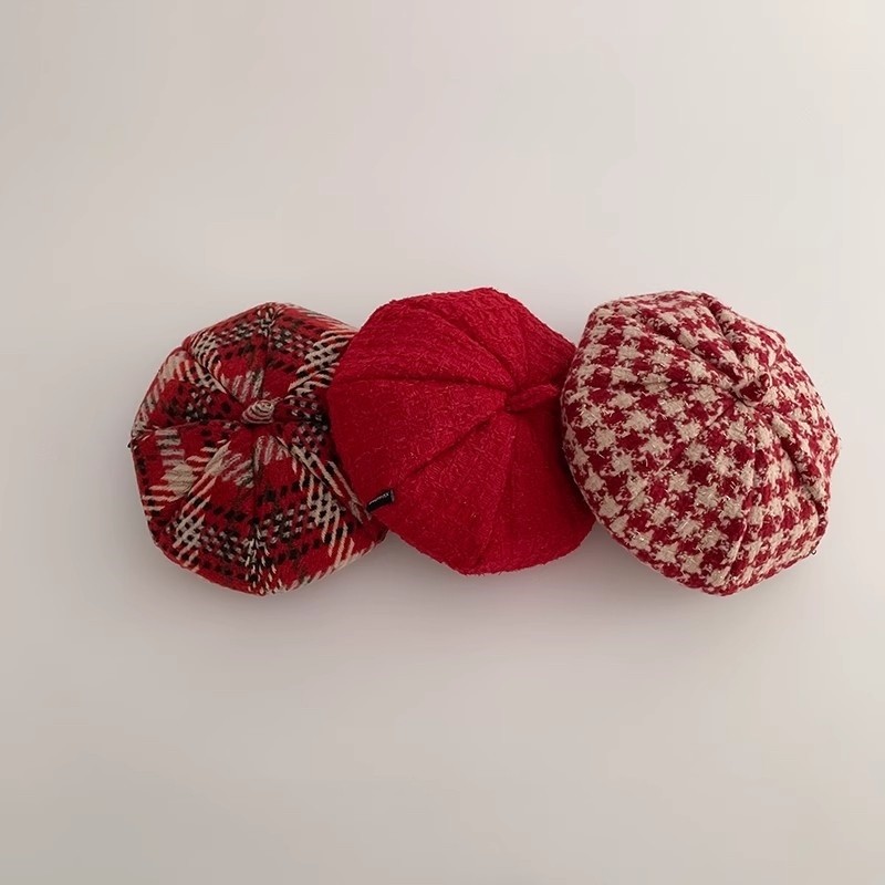 [พร้อมสต็อก] สไตล์เกาหลีสีแดงเทศกาลเด็กหมวกฤดูใบไม้ร่วงฤดูหนาวเด็กสาวหมวกเบเร่ต์สไตล์ตะวันตกคริสต์มาสปีใหม่ขนาด