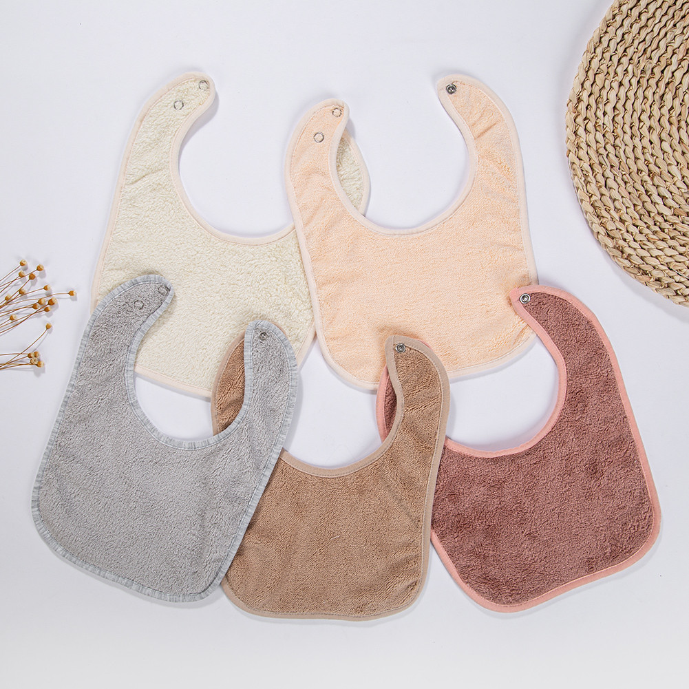 1pc Baby Bibs สีทึบปุ่มผ้าเช็ดตัวแบบปรับได้ผ้ากันเปื้อนเด็ก