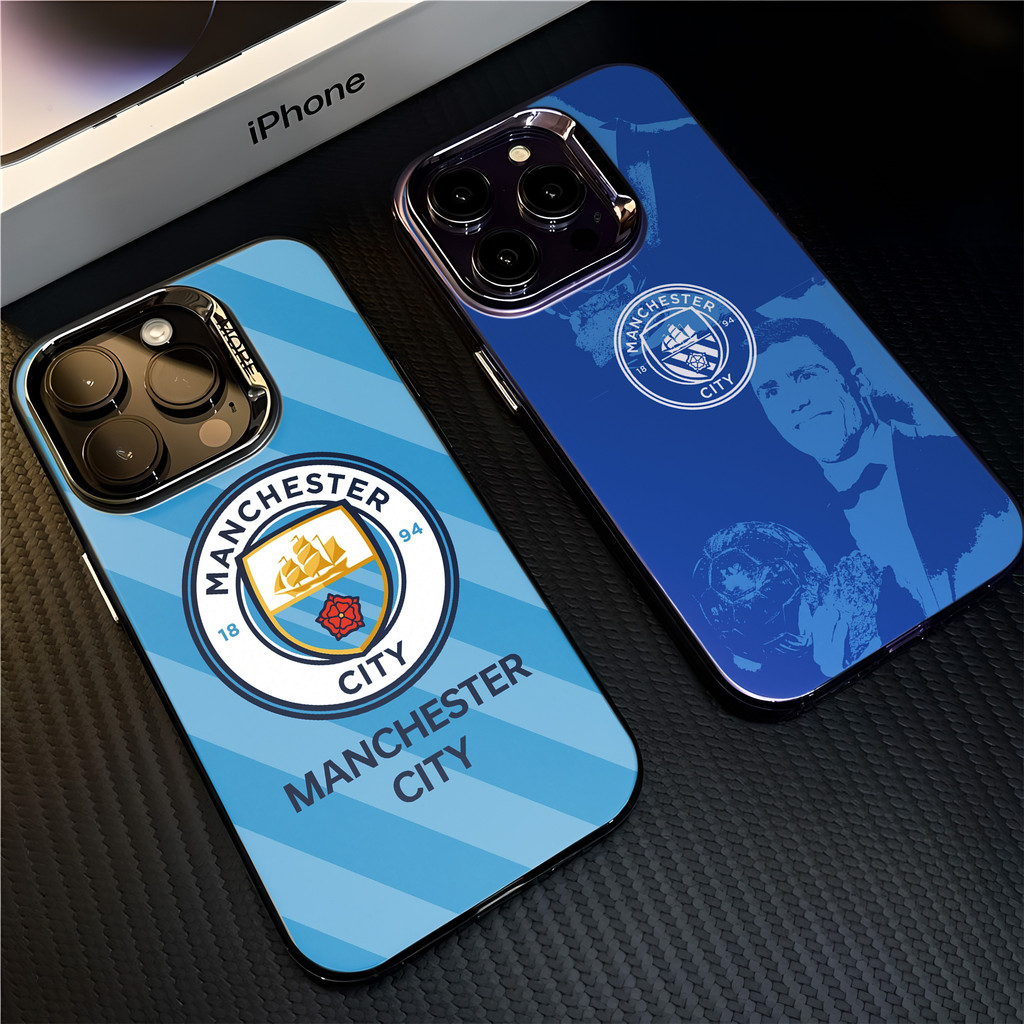 MANCHESTER CITY ทีมฟุตบอล เคสสําหรับiphone 15 Pro Max 16 14 XR 13 11 12 Pro Max 8 7 6 6S Plus X Xs Max Se 2020 13 12 11 แฟชั่นชุบโลหะCool Creativeแบรนด์อินเทรนด์เคสซิลิโคนอ่อนนุ่ม