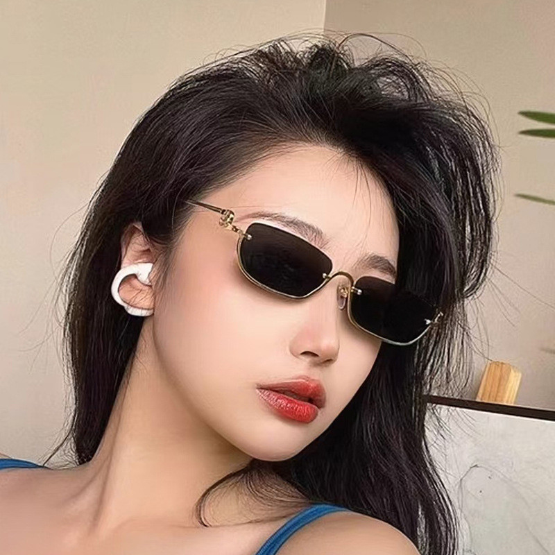 แฟชั่นสี่เหลี่ยมเล็กๆแว่นกันแดดผู้หญิงแบรนด์หรูโลหะครึ่งกรอบแว่นกันแดดผู้หญิงแนวโน้มวินเทจสีดําสีชมพูเฉดสี