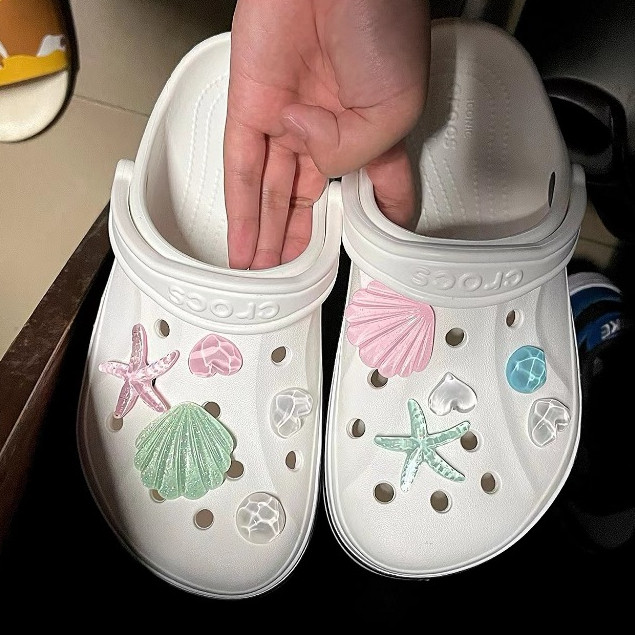 jibbitz crocs charm รองเท้าตลกตกแต่งรองเท้าผู้หญิงอุปกรณ์เสริมรองเท้าหัวเข็มขัด จัดส่งในกรุงเทพฯ