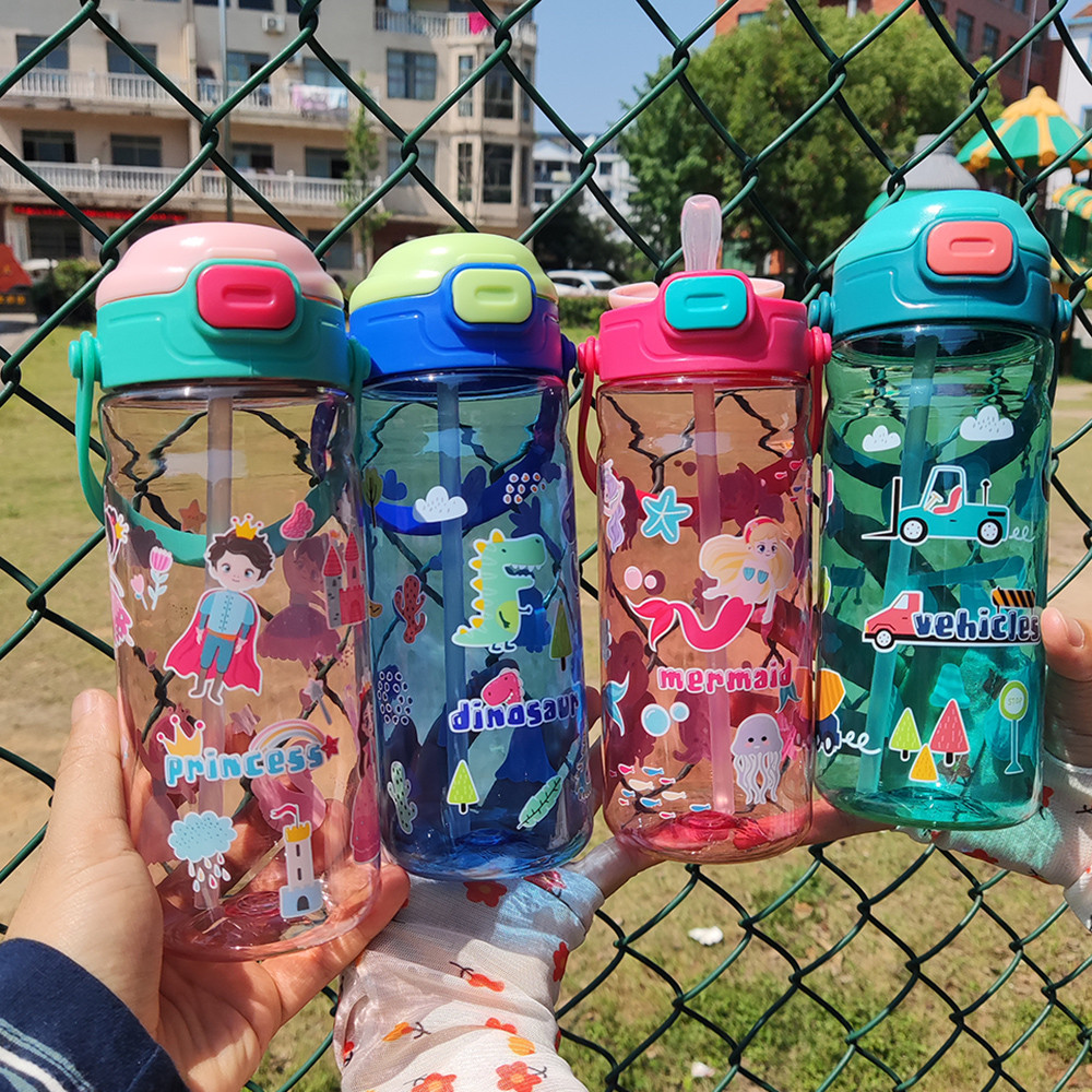 ขวดน้ํา, 550ML ความจุขนาดใหญ่การ์ตูนเด็กถ้วยฟาง,น่ารักแบบพกพาพร้อมที่จับพลาสติกกีฬาถ้วยน้ํากลางแจ้ง Camping ดื่มเครื่องม