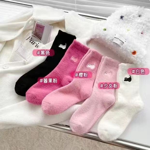 สุภาพสตรี Mink Fleece Mid-Tube ขนแกะหนาพิเศษ Warm แมวน่ารัก Sleeping Home Confinement ถุงเท้า