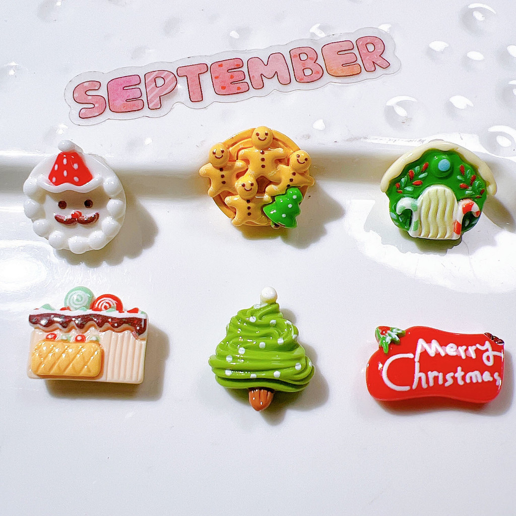 น่ารักคริสต์มาส Jibbitz Gingerbread Man Jibitz สําหรับ Crocks เค้ก Charms สําหรับ Croc Santa Claus C