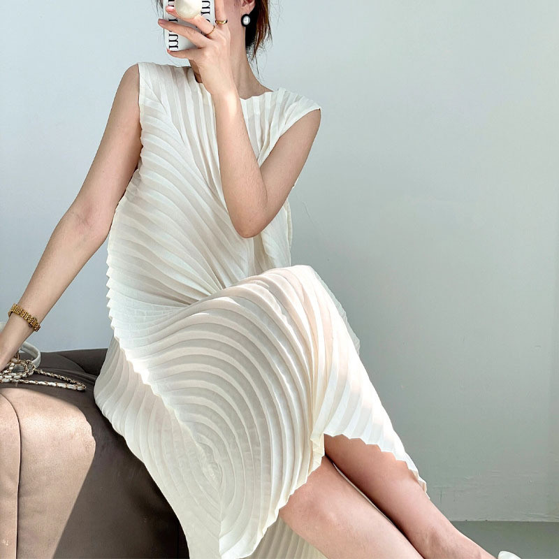 เสื้อผ้าจีบจีบจีบระลอกน้ํา Baumkuchen Arc ชุดไม่สมมาตร High-End แขนกุดชุดยาวอารมณ์Elegantแม่