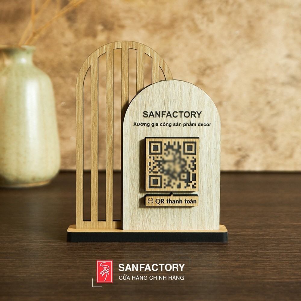 [GNG-QR02] กระดานตั้งโต๊ะไม้พร้อมสแกน QR Code เปลี่ยนคําเรียกร้องภายใน