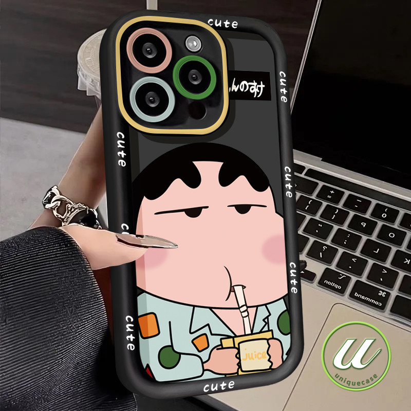 การ์ตูนตลกสีเทียนชินชานดื่มแองเจิลอายส์ เคส IPhone 11 12 13 15 14 Pro Max XR 14 6s 7 8 6 15 Plus 7Plus XS Max X SE 2020