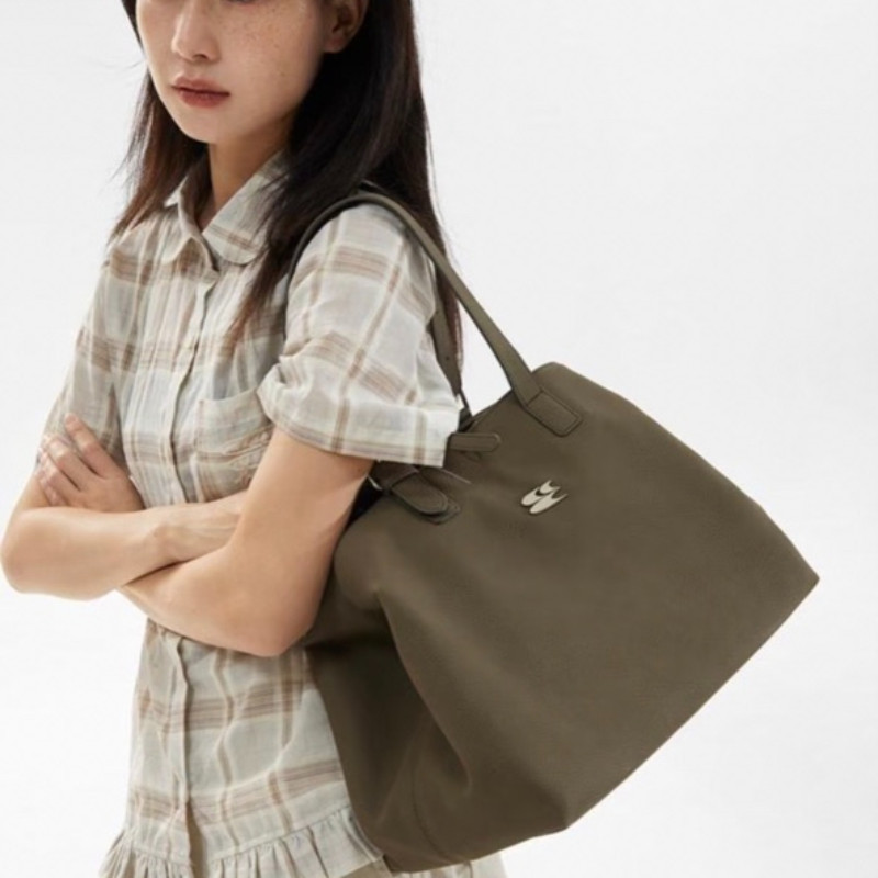 LHL BOUTIQUE กระเป๋าสะพายข้างความจุขนาดใหญ่แบบแมตต์นุ่มเรียบง่าย