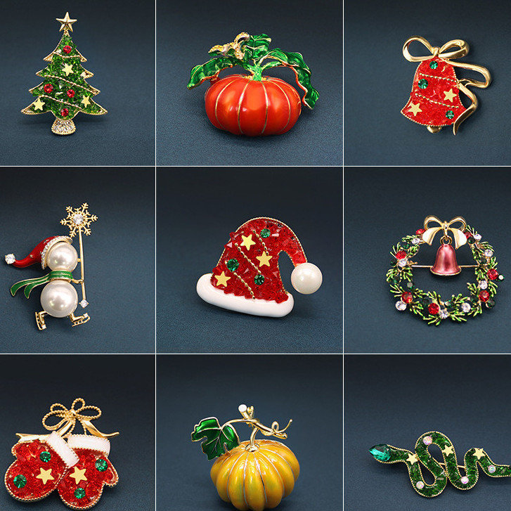 Merry Christmas Tree เข็มกลัด Pins สีสัน Xmas Sligh Santas หมวกเข็มกลัด Anti Glare Breastpins ผู้หญิง Santa Claus Badge เสื้อผ้ากระเป๋าอุปกรณ์เสริมตกแต่งวันเกิด Jingling Bell