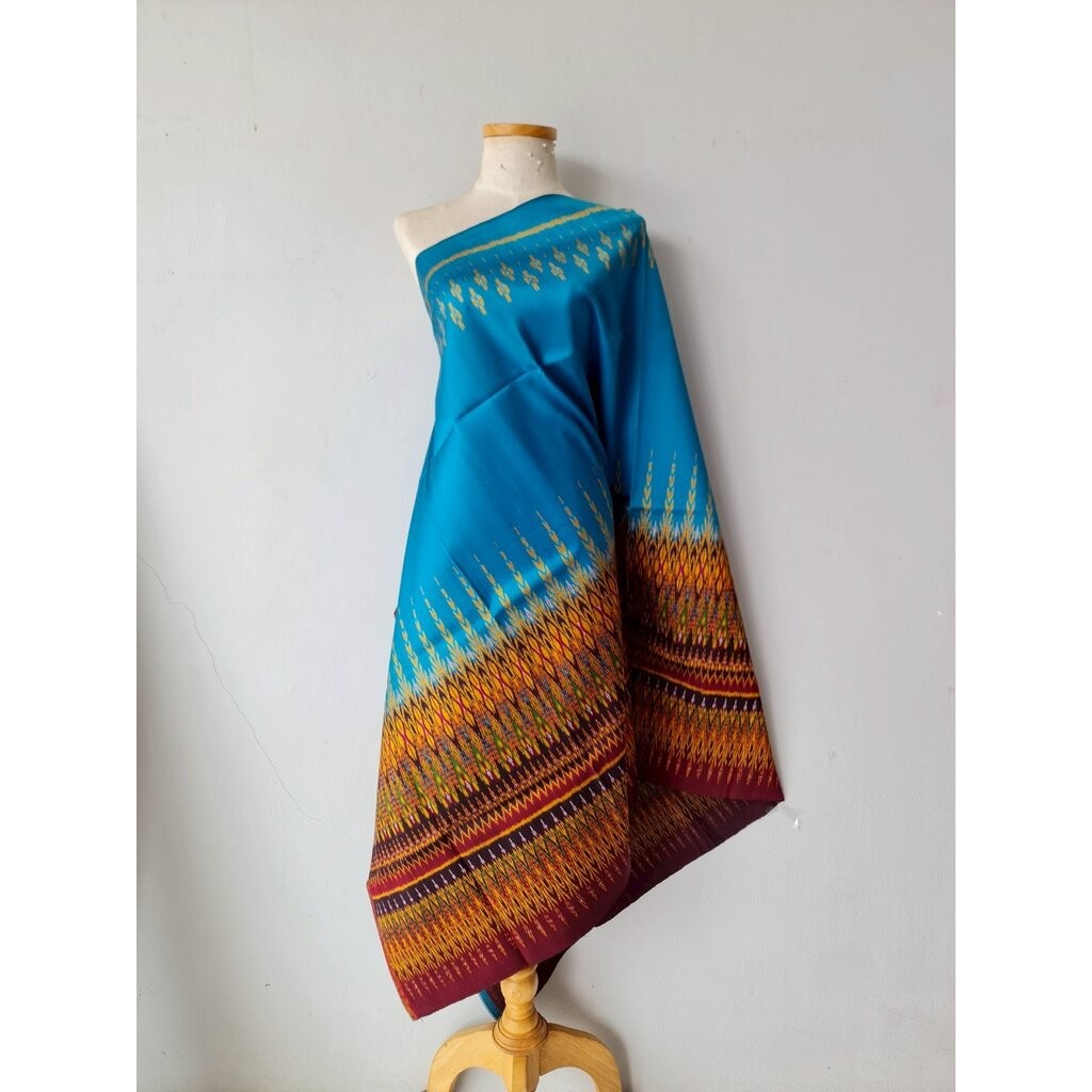 ซิ่น ผ้าไหมมัดหมี่ 3ตะกอ ขนาด 1x2เมตร ลายเชิงล่าง พื้นสีฟ้า รหัส R2Q-119-MM3H9