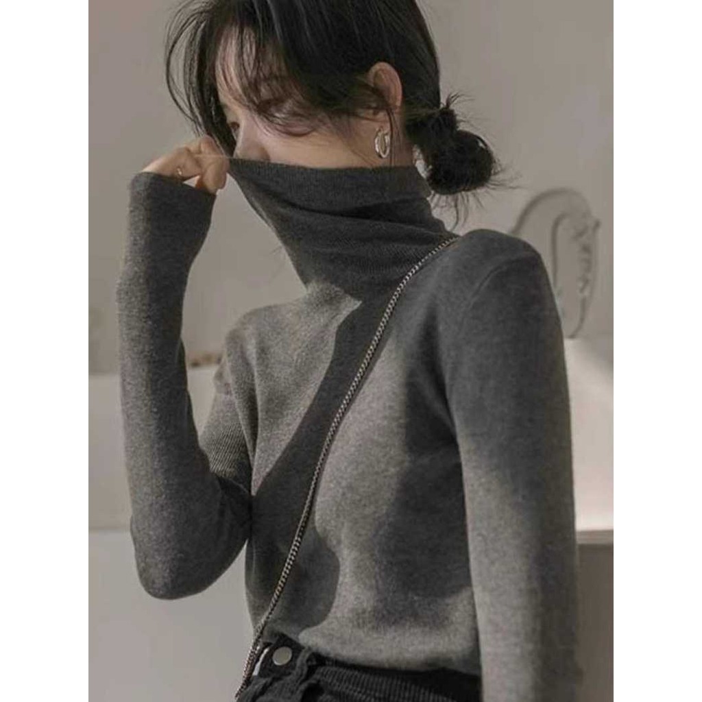 ฝรั่งเศสสีดําคอสูงถัก จุดต่ําสุด เสื้อผู้หญิงฤดูใบไม้ร่วงฤดูหนาวความรู้สึกระดับไฮเอนด์จับคู่เสื้อด้านในกองบางเสื้อกันหนาวปิดม้าด้านนอกฉันมีความสุข ทีเอสวี