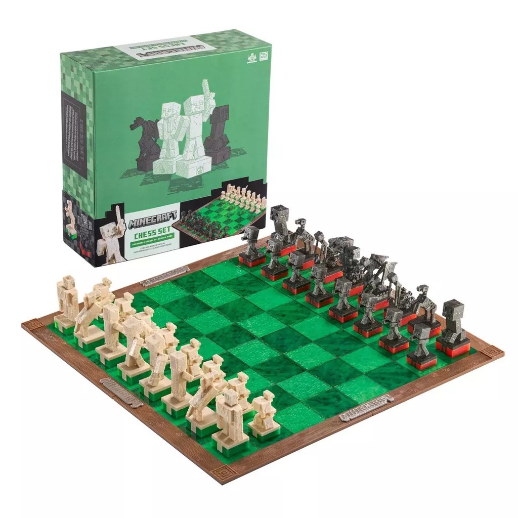 The Noble Collection ชุดหมากรุก Minecraft Overworld Heros vs.Hostile Mobs ของขวัญพิเศษสําหรับแฟน Minecraft