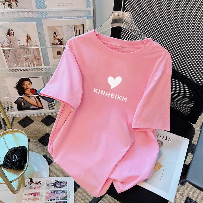Basi💥 ผู้หญิง เสื้อยืด oversize เกรดพรีเมียม เสื้อคอตตอน100% ไม่หดตัว ใส่สบาย การ์ตูนน่ารัก ลาย "KINHEIKM LOVE"