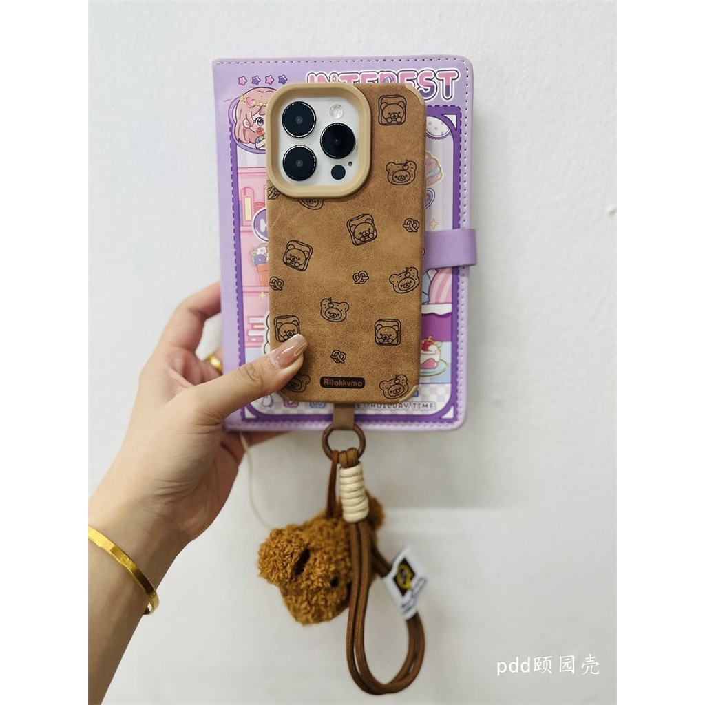 ตุ๊กตาตุ๊กตาหมีสร้อยข้อมือเคสโทรศัพท์สไตล์อินเหมาะสําหรับ iPhone 14promax/16 คู่ 13/15/XS เคสโทรศัพท์ 11/12 ใหม่ 14pro หญิง XR High-end 7/8 PLUS ซิลิโคน