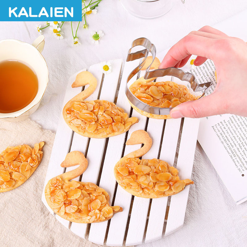 Kalaien 3pcs Swan Shape Cookie cutters สแตนเลส9ซม. เครื่องตัดคุกกี้น่ารักรูปร่าง Swan คุกกี้อเนกประสงค์เครื่องตัดผลไม้, baking Shaper