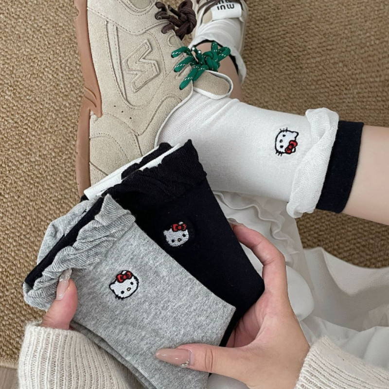 ถุงเท้าสาวเย็บปักถักร้อย HelloKitty ถุงเท้ากลางหลอดเวอร์ชั่นเกาหลี Bubble ดอกตูมปากน่ารักการ์ตูนถุงเท้ากอง