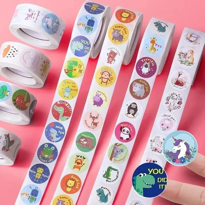 สติ๊กเกอร์การ์ตูนสุดสร้างสรรค์ ลายการ์ตูนต่างๆ สติ๊กเกอร์ DIY ลายน่ารักต่างๆ 1 ม้วน 500 สติ๊กเกอร์