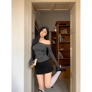 BIMI เสื้อยืด ไหล่เฉียง แขนยาว ดีไซน์อเมริกัน สำหรับผู้หญิง สินค้าใหม่ฤดูร้อน สาวฮอต เปิดไหล่ เสื้อสลิมฟิต สไตล์