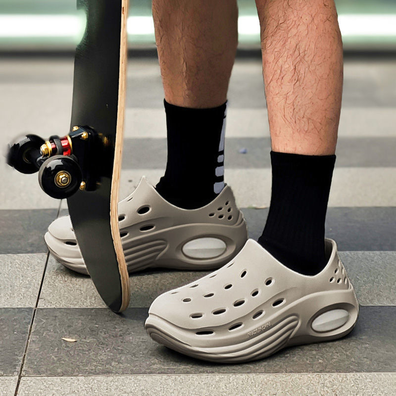 รองเท้าแตะหัวปิดสำหรับฤดูร้อนของผู้ชายสวมใส่ข้างนอกสำหรับเล่นกีฬารองเท้าแตะและรองเท้าแตะพื้นนุ่มระบายอากาศกันลื่นแบบลำลองวัสดุ EVA