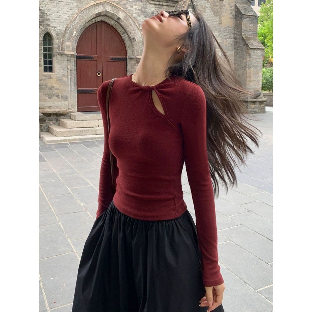 สไตล์จีนสไตล์จีนสไตล์ใหม่ Hollow Design Slim-fit Slimmer ดูเสื้อยืดแขนยาวฤดูใบไม้ร่วง Win