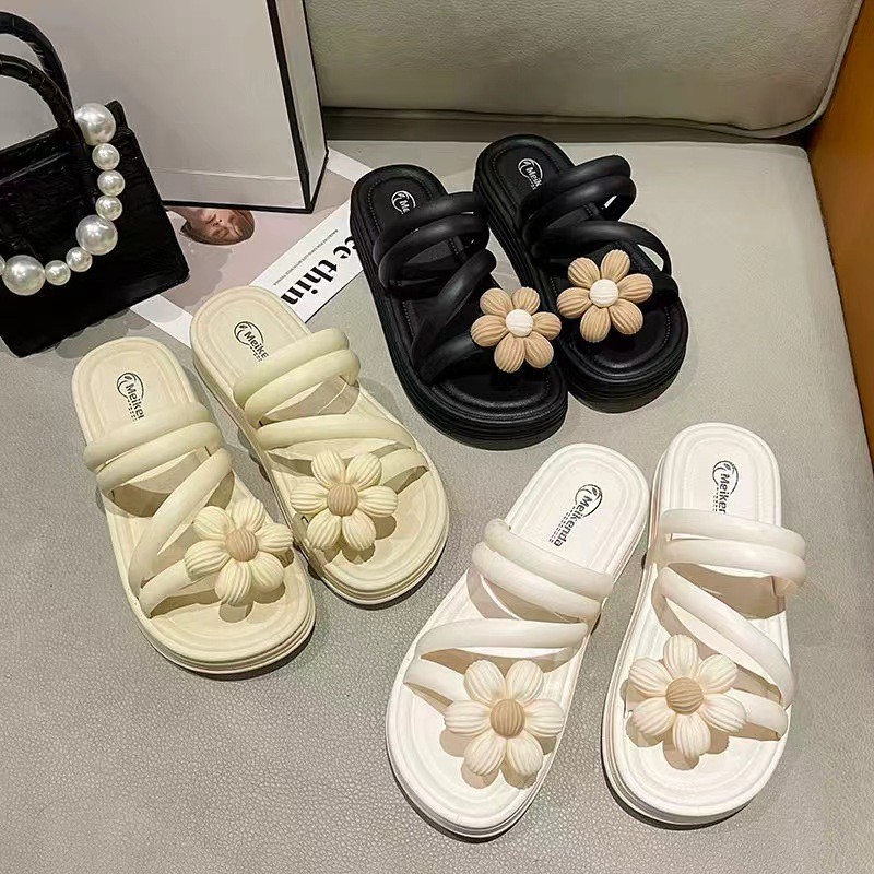 ManBu8🌞พร้อมส่ง🚚 รองเท้ามินิมอล สายคาดแต่งดอกไม้ 🌺 รองเท้าแฟชั่น สายคาเฟ่ งานสุดชิว ใส่แล้วน่ารัก  (LT-MKD)