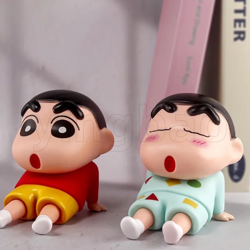 Crayon Shin-chan ขาตั้งโทรศัพท์ Kawaii น่ารักอุปกรณ์เสริมโทรศัพท์แฟชั่นสร้างสรรค์ตุ๊กตาการ์ตูนแบบพกพาเดสก์ท็อปของขวัญ - รูปที่ 2