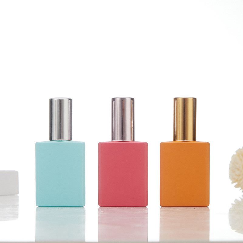 ขวดสเปรย์น้ําหอมขนาด 15 มล. Macaron Light Proof Travel แบบพกพาขวดเปล่าแก้วสี่เหลี่ยมรีฟิล