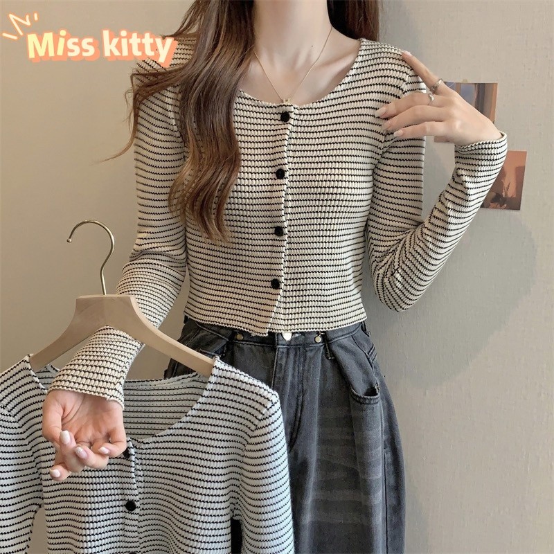 Miss Kitty🔥พร้อมส่ง🔥ท่านหญิง เสื้อแขนยาวคอวี ผ้าไหมพรมดีเทลเสื้อลายทางมีกระดุมด้านหน้า *68106*-C