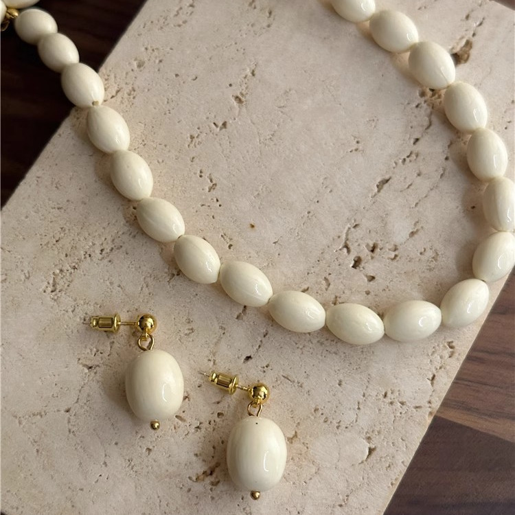 ราคาถูกสุดๆ! สร้อยคอ F&X แบบไม่ซ้ำใคร ต่างหูสีขาวครีมใหม่ที่หรูหรา สไตล์มินิมอลระดับสูง