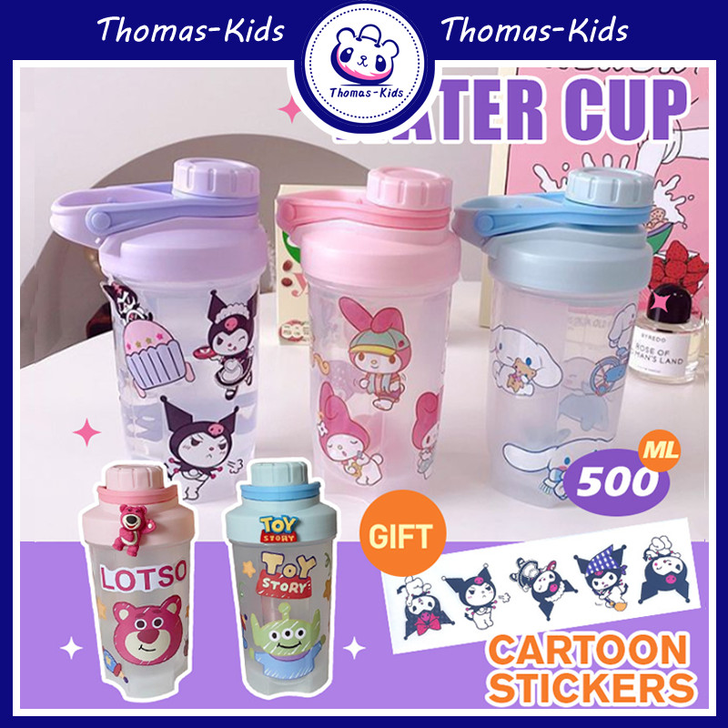 [THOMAS KIDS] ขวดน้ําหญิงฤดูร้อน 500ML การ์ตูน Kuromi & Strawberry Bear Shaker ถ้วยสําหรับเด็กกันกระแทกทนต่ออุณหภูมิสูงถ้วยดื่มโดยตรง