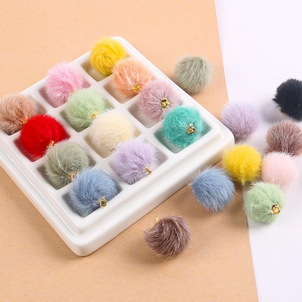10ชิ้น/ล็อตMulticolor Plush Fur Covered Ball Pompomลูกปัดจี้สําหรับทําสร้อยคอต่างหูสร้อยข้อมือเครื่องประดับอุปกรณ์เสริม - รูปที่ 4