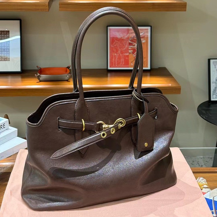 High-end ผักฟอก Cowhide แฟชั่นขนาดใหญ่ความจุกระเป๋าแฟชั่น Commuter กระเป๋า 2024 สไตล์ใหม่แบบพกพา Shou