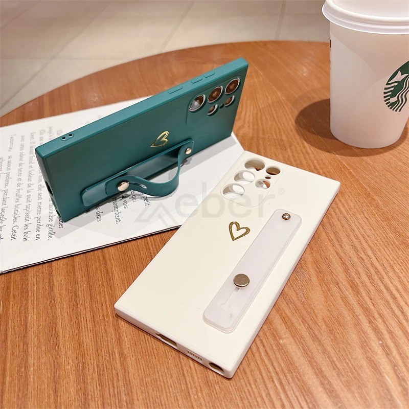 Love Heart สายรัดข้อมือสีสําหรับ Samsung S24 S23 S22 Ultra S21 Plus S20 FE S21FE S23FE ซิลิโคนอ่อนนุ่มกลับฝาครอบโทรศัพท์สีดํา