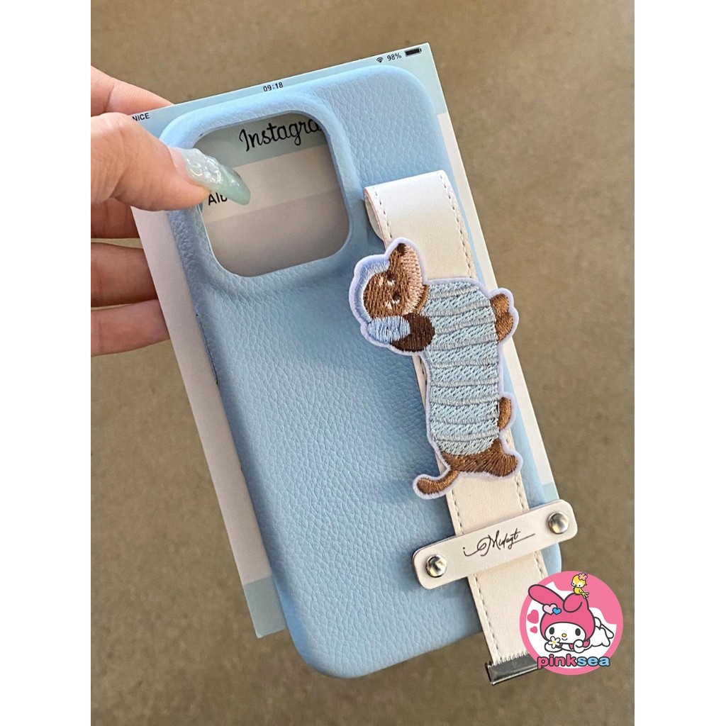 การ์ตูนเย็บปักถักร้อยลูกสุนัข + สายรัดข้อมือ + เคสโทรศัพท์สําหรับ iPhone 16 15 14 13 12 11 Pro Max X Xr Xs Max 8 7 Plus SE2020 Ins หรูหราหนัง Anti Fall ปลอกป้องกัน