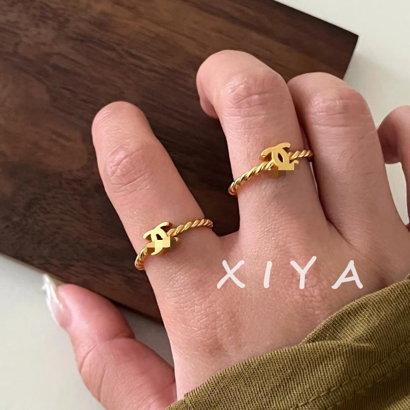 Xiya Fashion Classic Letter Twist Ring Temperament Simple Letter Ring