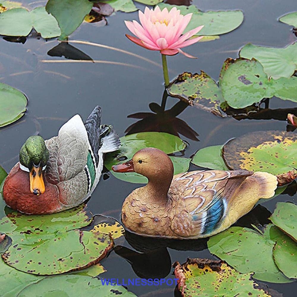 Wellnessspot รูปปั้นหงส์, รูปปั้นเป็ดแมนดารินเทียมเหมือนจริงลอยน้ํา, เป็ดป่าไม่จางหายน่ารัก Weatherproof เรซิ่นรูปปั้นเป็ดลอยกลางแจ้ง