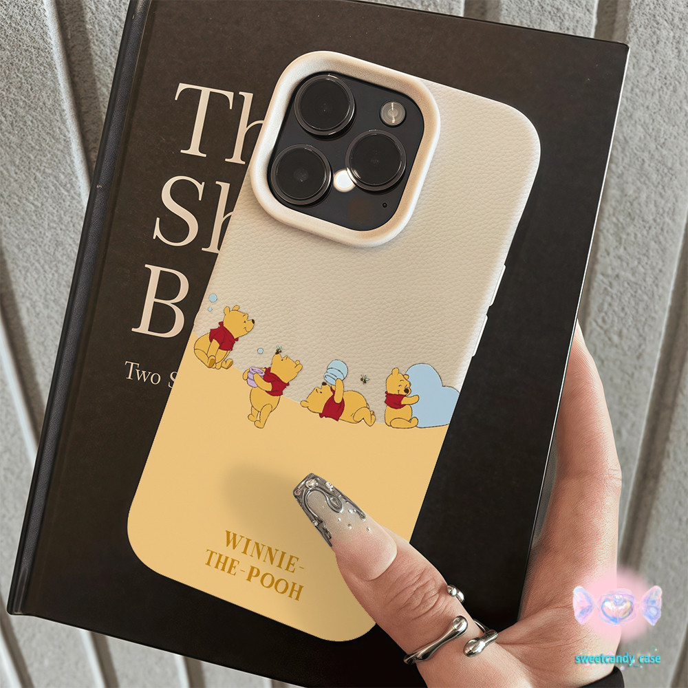 จัดส่งในพื้นที่ เคสเหมือนเปลือกลิ้นจี่ หมีพูน้ำผึ้ง สําหรับ IPhone 16 15 14 13 7 8plus Pro Promax XR XS
