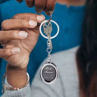 1 ชิ้น Creative Love Key Chain กรอบสแควร์สามารถถือคีย์ภาพส่วนบุคคลและของขวัญที่ระลึกยังสามารถใช้เป็นคีย์ที่บ้าน
