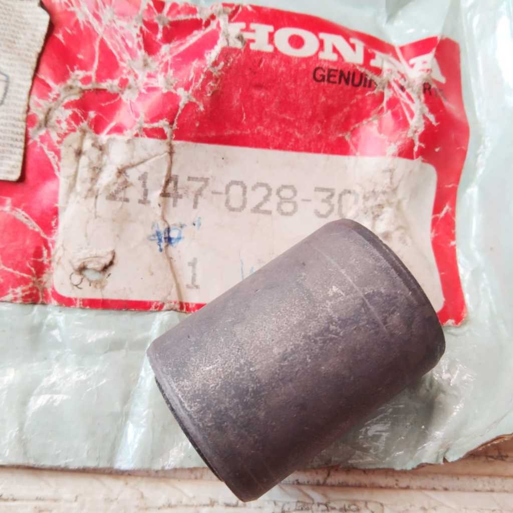 ต้นฉบับ 100% ( 52147-028-301 ) BUSHING RUBBER BUSH BOS RR FORK PIVOT HONDA KARISMA REVO 110 FI SUPRA