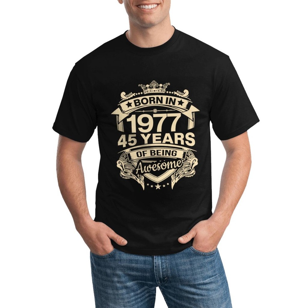 เสื้อยืด Retro Hip Hop Cool Born In 1977 45 Years Of Being Awesome