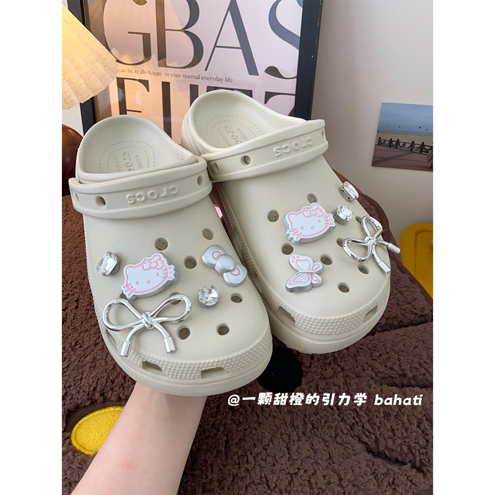 ชุด KT kitty สีเงิน ดอกไม้รองเท้า crosc ดั้งเดิม ดีไซน์ไม่ซ้ําใครใน ลูกอม crosc สีชมพู jibbits