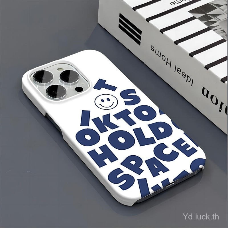 เคสโทรศัพท์แบบแข็งเคสหน้ายิ้มภาษาอังกฤษแบบอินเทรนด์เหมาะสำหรับ iPhone 13PROMAX 14PROMAX 13 14 15 16 PROMAX XR x XS 8PLUS 11PROMAX 12 Pro เคสป้องกันการตกหล่น u5pt
