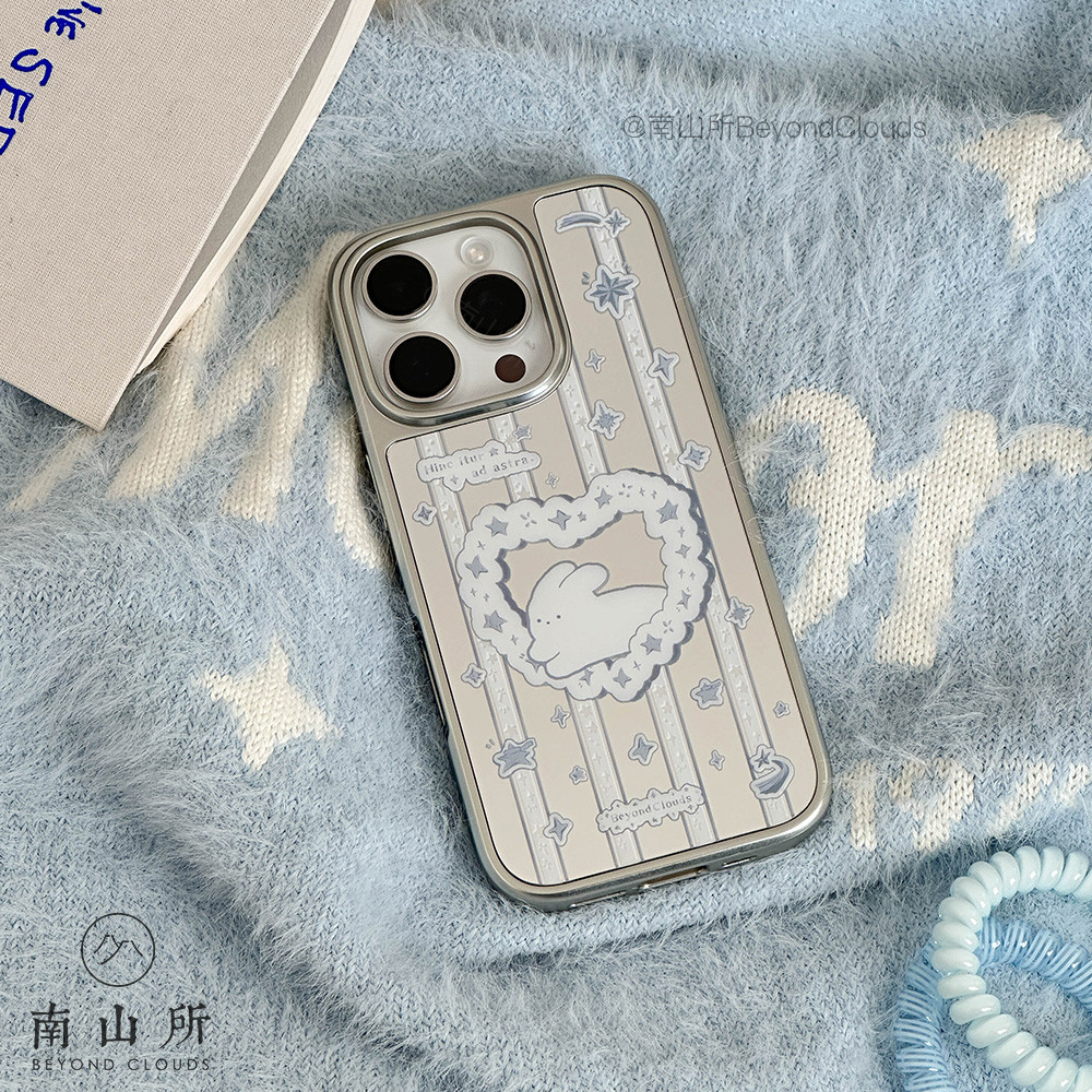 หุยวานจู หมอกควันสีฟ้ากระจกดาวกระต่ายไฟฟ้าสําหรับ ไอโฟน16โปรแม็กซ์ โทรศัพท์มือถือกรณีอะคริลิเคลือบบรรเทาเนื้อป้องกันการหล่นความรู้สึกการออกแบบซิลิโคน14/13/15