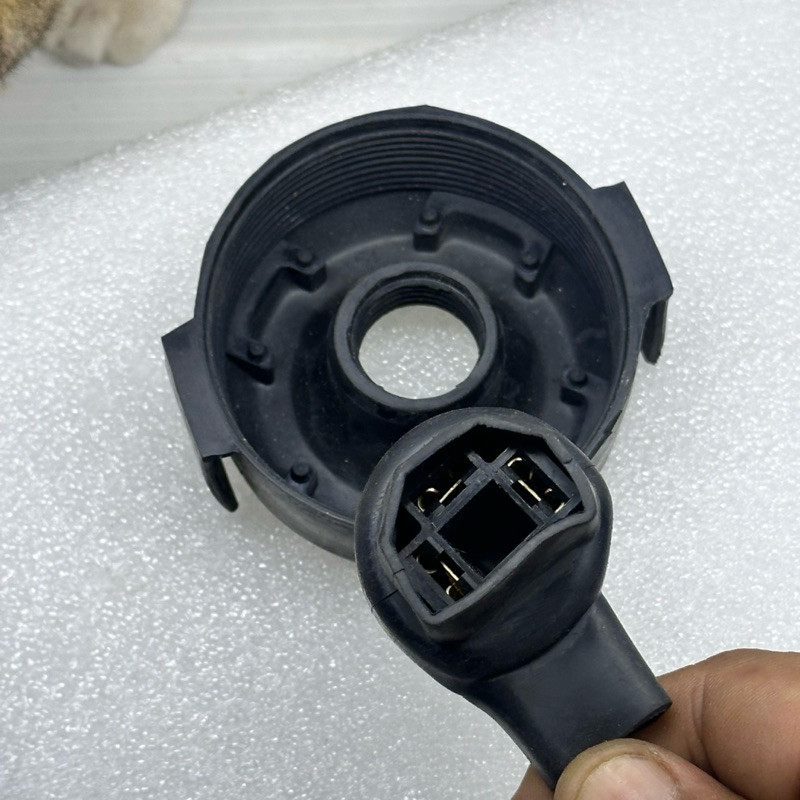 BOLTN458 - H4 Socket + Rubber Cover H4 Socket 1 Set Original Universal Car Motorcycle